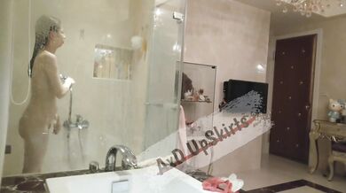 大长假每天趴窗偷窥隔壁家的媳妇洗澡光着身子晃悠 (5)